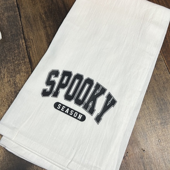 Halloween Tea Towel Pack Salem University - Picture 3 of 3